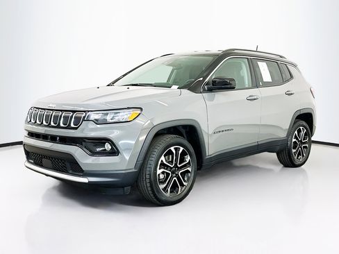 Used 2022 Jeep Compass Limited image 3