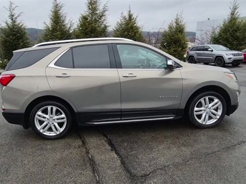 Used 2018 Chevrolet Equinox Premier image 2