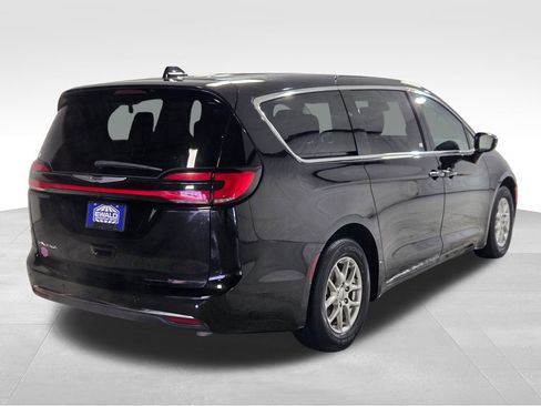 Used 2024 Chrysler Pacifica Touring-L FWD image 25