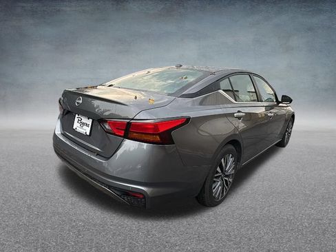 Used 2025 Nissan Altima 2.5 SV FWD image 30