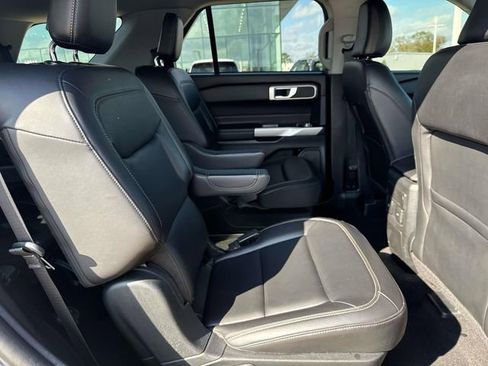 Used 2023 Ford Explorer XLT w/ Equipment Group 202A image 9