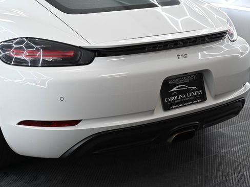 Used 2018 Porsche 718 Cayman w/ Sport Chrono Package RWD image 11