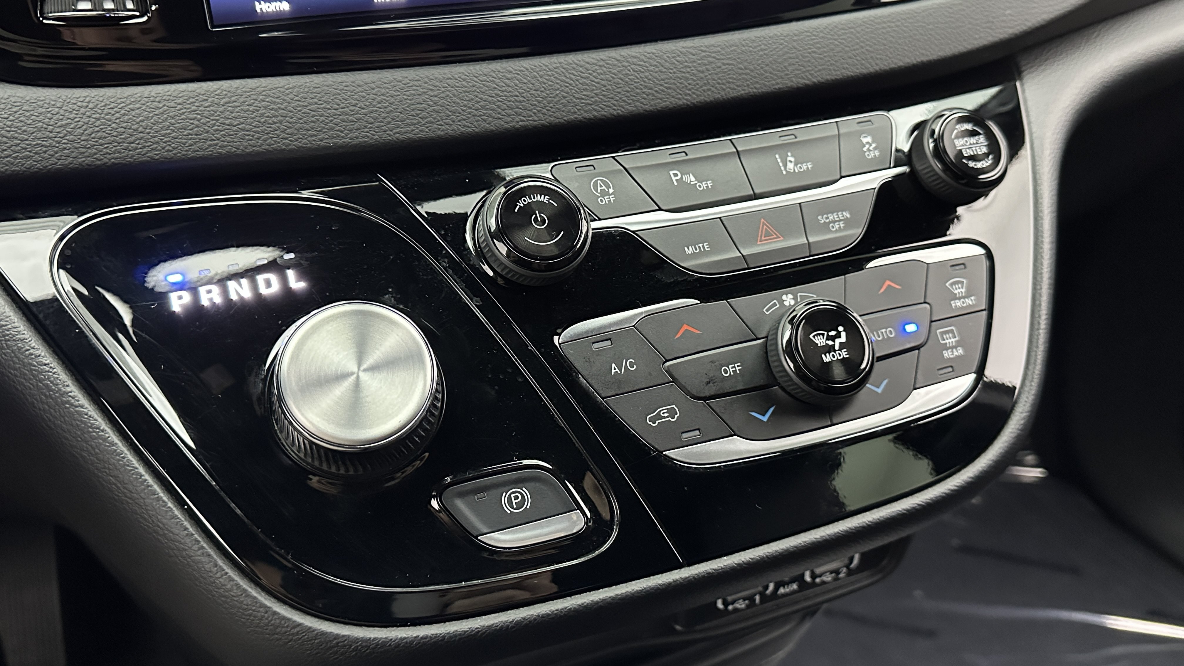Used 2025 Chrysler Pacifica Select FWD image 17