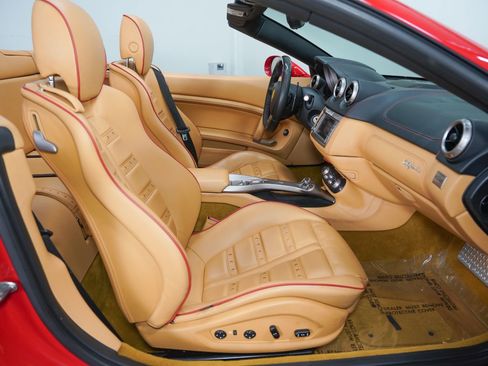 Used 2012 Ferrari California image 25