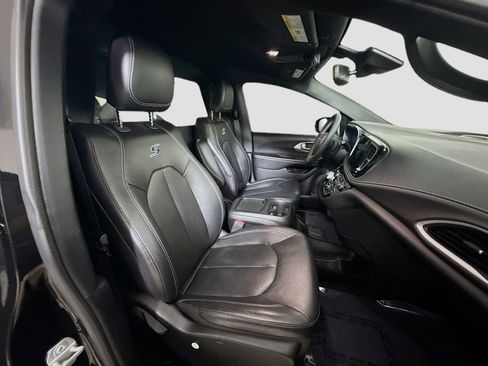 Used 2022 Chrysler Pacifica Touring-L w/ S Appearance Package image 28