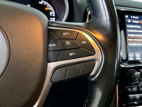 Used 2020 Jeep Grand Cherokee Altitude image 24