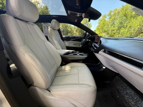 Used 2024 Cadillac Lyriq Sport RWD image 29