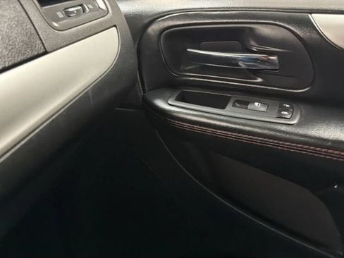 Used 2019 Dodge Grand Caravan GT FWD image 17
