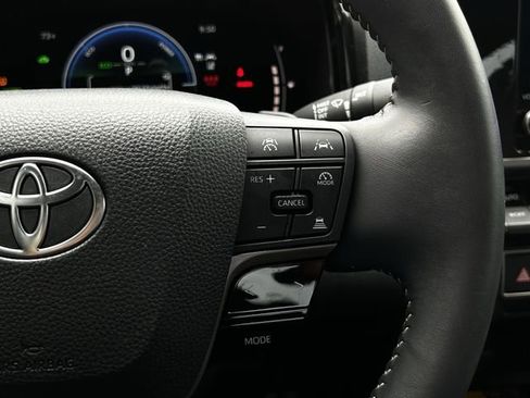 Used 2025 Toyota Camry SE image 16