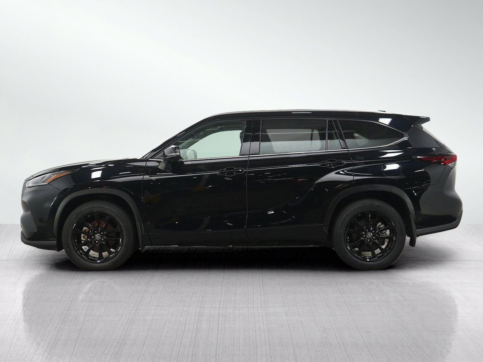 Used 2024 Toyota Highlander Limited AWD/4WD image 2