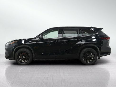 Used 2024 Toyota Highlander Limited AWD/4WD image 2