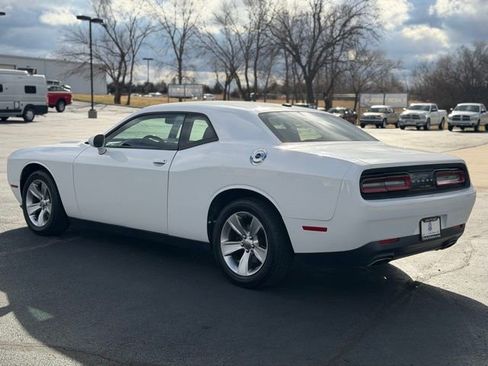 Used 2015 Dodge Challenger SXT image 5