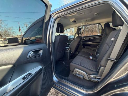 Used 2019 Dodge Journey SE w/ Connectivity Group FWD image 25