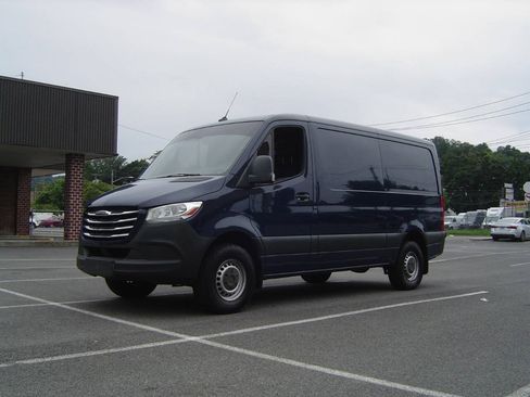 Used 2019 Freightliner Sprinter 2500 RWD image 2