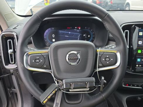 Used 2025 Volvo XC40 B5 Plus AWD/4WD image 3