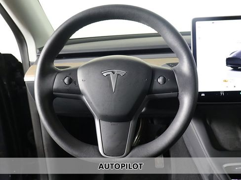 Used 2023 Tesla Model Y Long Range image 3