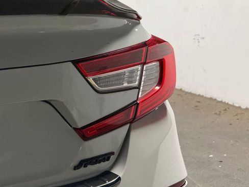 Used 2018 Honda Accord Sport image 11