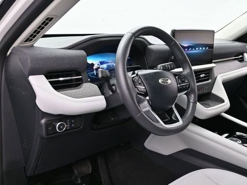 Certified 2025 Ford Explorer Platinum w/ Ultimate Package image 14