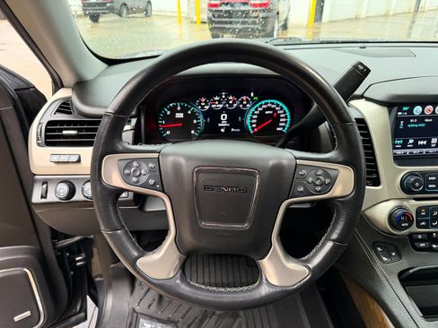 Used 2020 GMC Yukon Denali w/ Denali Premium Package image 13