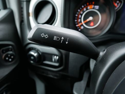 Used 2025 Jeep Wrangler Unlimited Sport AWD/4WD image 27