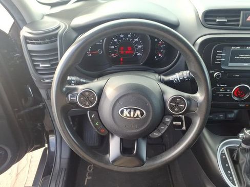 Used 2017 Kia Soul + image 14