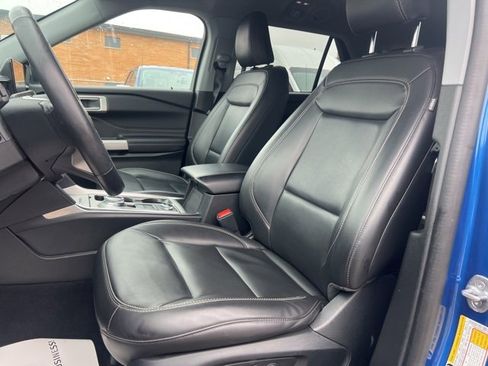 Certified 2022 Ford Explorer XLT w/ Equipment Group 202A image 18