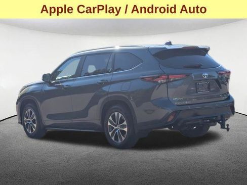 Certified 2024 Toyota Highlander XLE AWD/4WD image 9