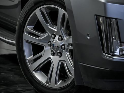 Used 2019 Cadillac Escalade Luxury AWD/4WD image 3