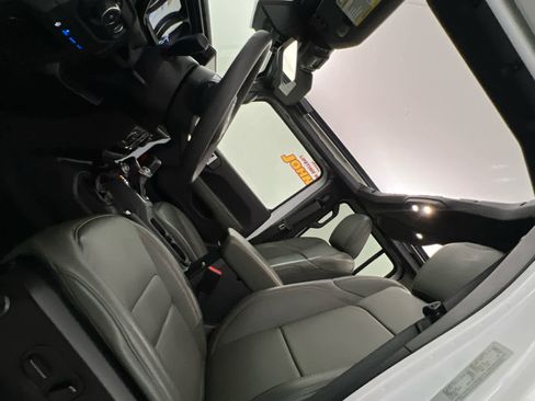 Used 2024 Jeep Wrangler High Altitude AWD/4WD image 18