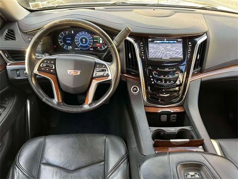 Used 2017 Cadillac Escalade ESV Luxury image 12