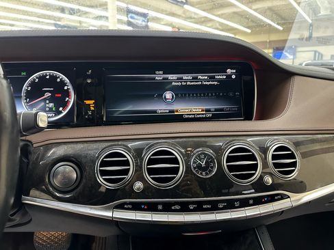 Used 2017 Mercedes-Benz S 550 Sedan image 28