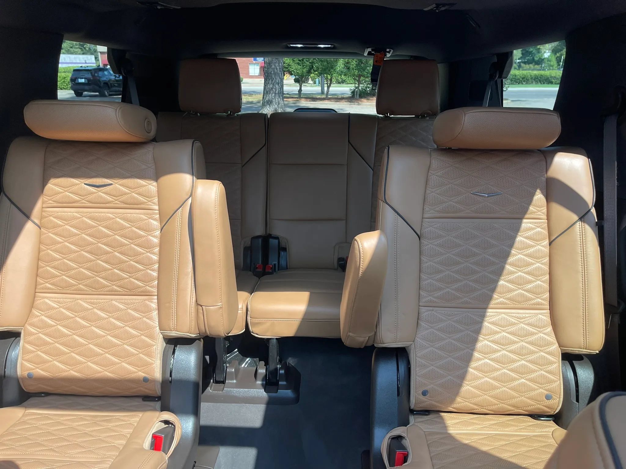 Used 2023 Cadillac Escalade Premium Luxury AWD/4WD image 16