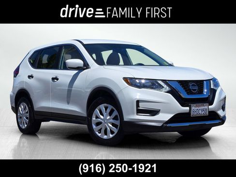 Used 2019 Nissan Rogue S FWD image 1