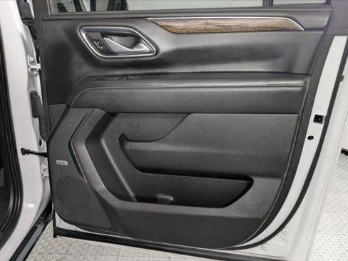 Used 2023 Chevrolet Suburban Premier image 21