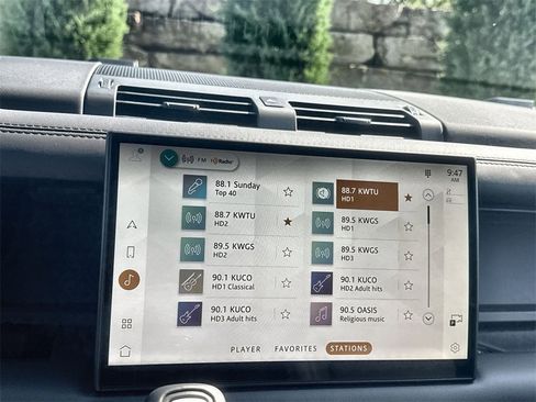 Used 2025 Land Rover Defender 130 X-Dynamic SE image 23