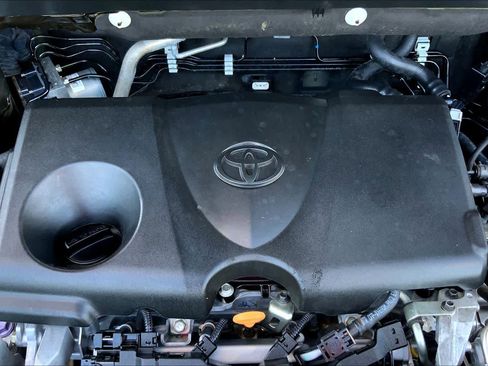 Used 2021 Toyota RAV4 XLE Premium image 31