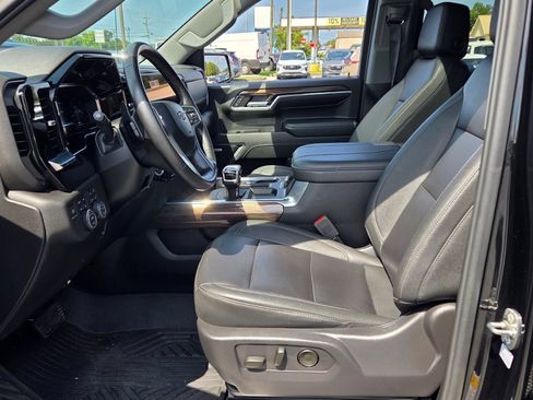 Used 2024 Chevrolet Silverado 1500 RST AWD/4WD image 5