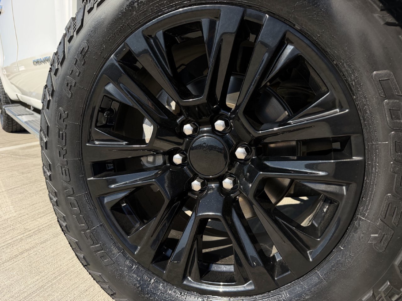 Used 2020 GMC Sierra 1500 Denali w/ Technology Package RWD image 9