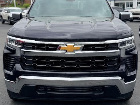 Used 2024 Chevrolet Silverado 1500 LT AWD/4WD image 2
