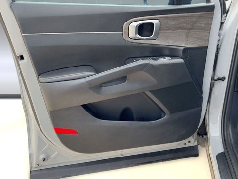 Used 2022 Kia Sorento S image 21