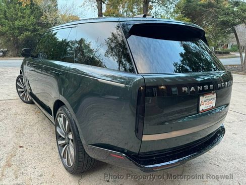 Used 2025 Land Rover Range Rover SV image 11