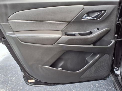 Used 2023 Chevrolet Traverse LT image 7