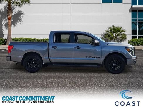 Used 2018 Nissan Titan SV w/ SV Convenience Package RWD image 5