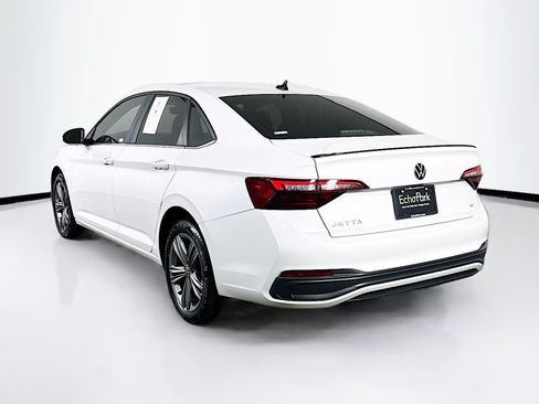 Used 2024 Volkswagen Jetta SE w/ Panoramic Sunroof Package FWD image 5