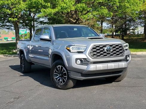 Used 2020 Toyota Tacoma TRD Sport w/ TRD Premium Sport Package AWD/4WD image 33