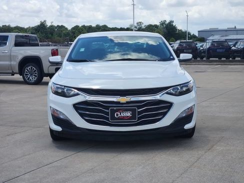 Used 2025 Chevrolet Malibu LT FWD image 2