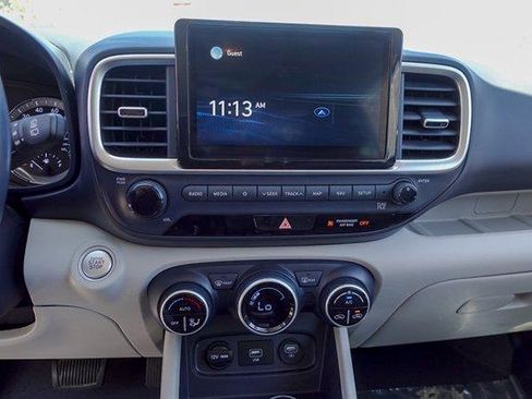 Used 2021 Hyundai Venue FWD image 17