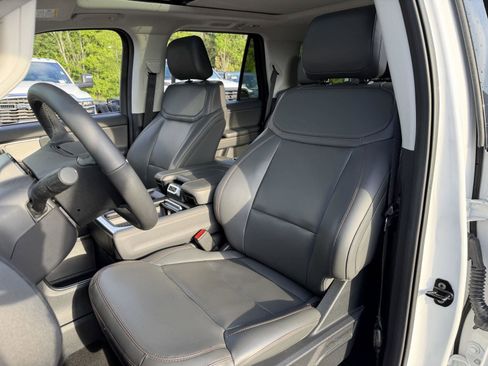 Used 2025 Ford Expedition Active AWD/4WD image 17