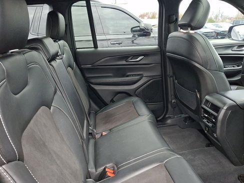 Used 2023 Jeep Grand Cherokee Altitude image 15