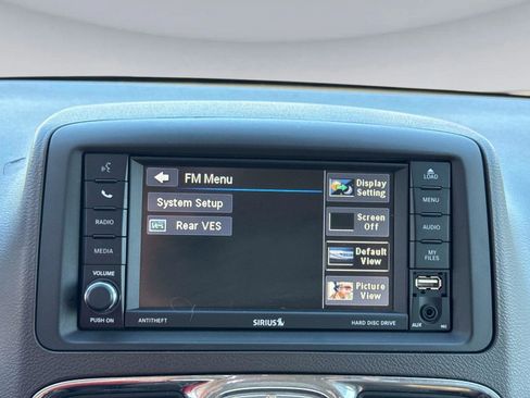 Used 2016 Chrysler Town & Country Touring image 23